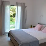 Ξενοδοχείο με διαμερίσματα Iliana Μπενίτσες